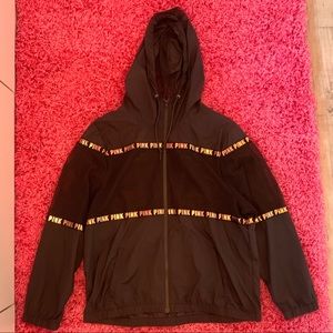 Wind breaker with mesh panel